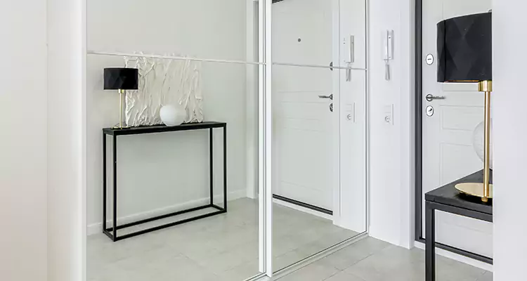Mirrored Bifold Closet Doors Repair in Oakland Park, FL