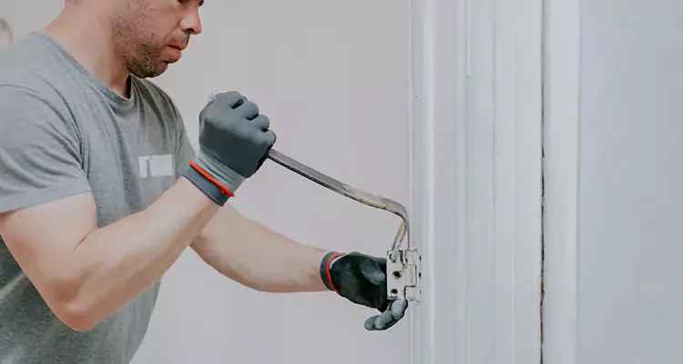 Cracked Door Jamb Repair in Oakland Park, FL