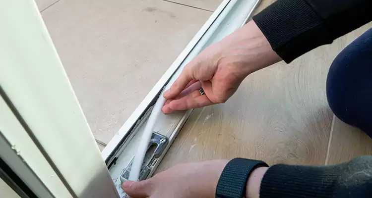 Garage Door Off Track Repair in Oakland Park, FL
