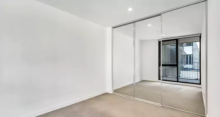 Why Homeowners Choose Us for Sliding Mirror Door Replacement in Oakland Park, FL