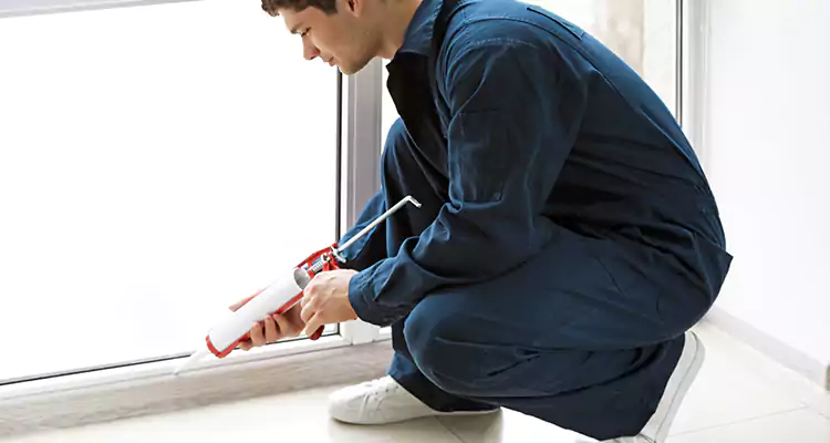 Window Glass Caulk Repair in Oakland Park, FL