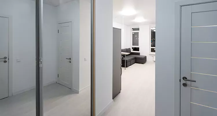 Modern Mirrored Closet Doors Repair in Oakland Park, FL