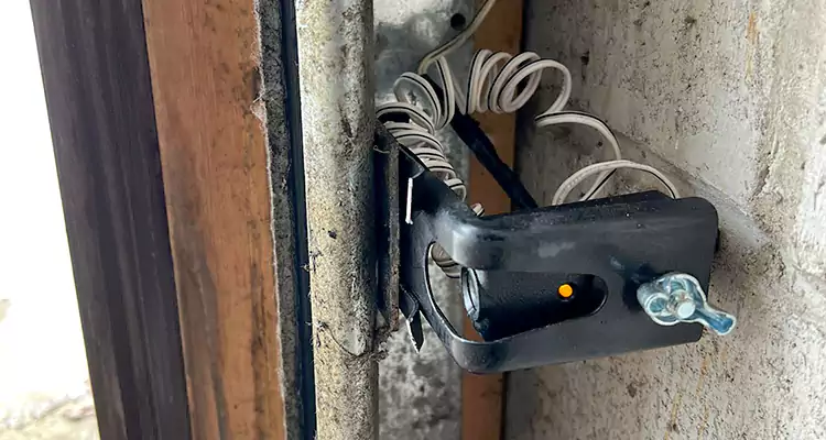 Fix Broken Garage Door Sensor in Oakland Park, FL